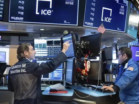 Cổ phiếu Meta giảm hơn 24%, Dow Jones tăng gần 200 điểm