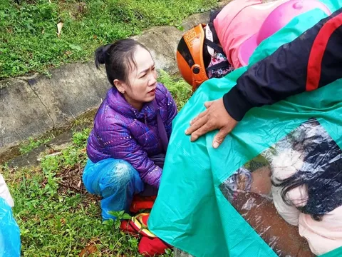 Người đi đường giúp một sản phụ "vượt cạn" ngay giữa đường