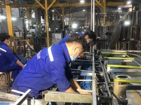 Doanh nghiệp chạy đơn hàng cuối năm: 'Khát' lao động