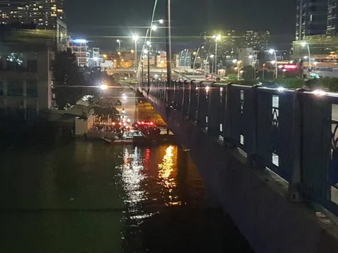 Nam thanh niên "rơi" từ cầu Thủ Thiêm 1 xuống sông Sài Gòn