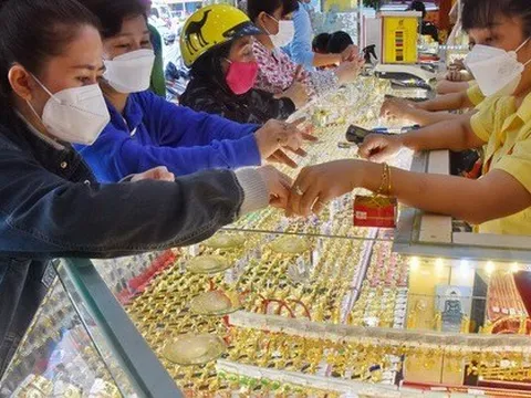 Giá vàng hôm nay 29-10: Tiền dồn vào chứng khoán quốc tế, vàng tiếp tục giảm