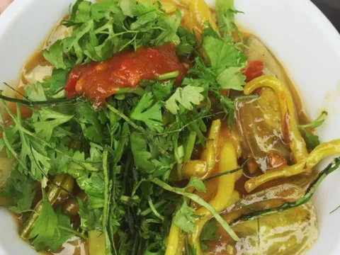 Đặc sản giá bể xào Hải Phòng phải kiên nhẫn mới ăn được, thử một lần là nhớ mãi