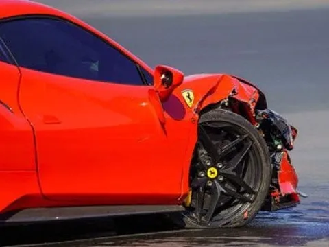 Lái siêu xe thế nào cho an toàn?