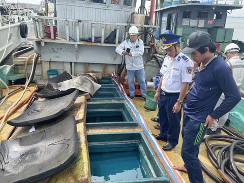 Điều tra tàu vỏ gỗ chở 65.000 lít dầu DO không rõ nguồn gốc