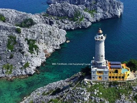 Ngắm ngọn hải đăng cổ bậc nhất Việt Nam nằm trên đảo hoang sơ, hiểm trở