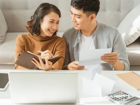 Sau khi kết hôn, hai vợ chồng có nên cùng nhau quản lý tài chính gia đình không?