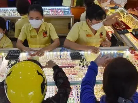 Giá vàng hôm nay 1-11: “Đại gia” tăng vị thế bán, giá vàng lao xuống dốc