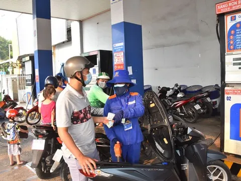 Giá xăng tăng lần thứ 3 liên tiếp