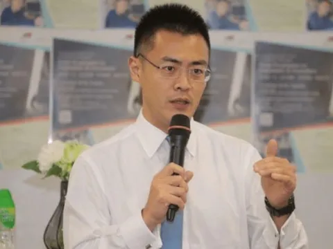 Thiếu gia bị ruồng bỏ bởi người cha tỷ phú: 7 tuổi dậy sớm theo dõi và ghi chép giá cổ phiếu, hàng ngày chen chúc ở tàu điện ngầm nuôi chí lớn