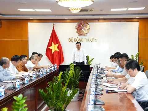 Bộ trưởng Nguyễn Hồng Diên: Có doanh nghiệp xăng dầu "thoái thác trách nhiệm"