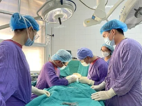 Bé trai 6 tuổi bị sùi mào gà không rõ nguyên nhân