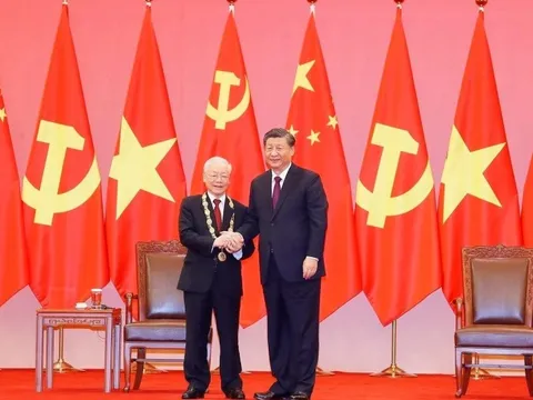 Tổng Bí thư Nguyễn Phú Trọng nhận Huân chương Hữu nghị