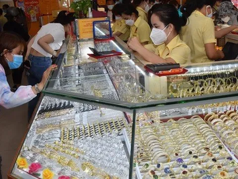 Giá vàng hôm nay 2-11: Nhiều ngân hàng trung ương mua 400 tấn, giá vàng nóng lên