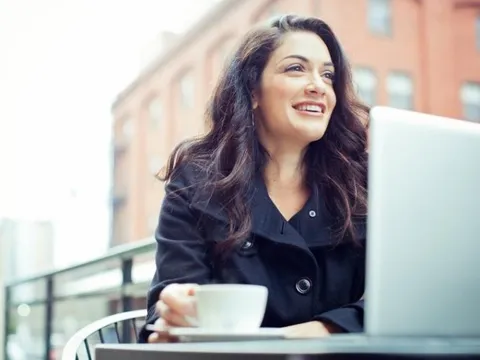 Chuyên gia Harvard mách nhỏ: Người thành công luôn dùng 7 cách đặc biệt để giao tiếp, muốn khôn khéo đừng chỉ "nói bằng miệng"