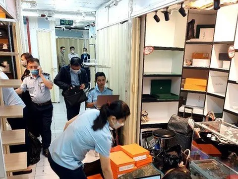 Bị kiểm tra, tiểu thương Sài Gòn Square đóng cửa hàng loạt