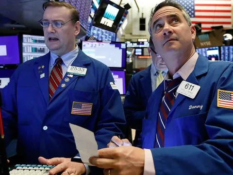 Cổ phiếu Tesla giảm 35% kể từ khi tỷ phú Musk tuyên bố mua Twitter