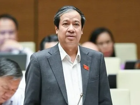 Bộ trưởng GD&ĐT “chia lửa” với Bộ trưởng Nội vụ