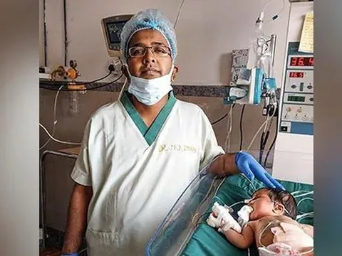 Ấn Độ: Phát hiện 8 bào thai trong bụng bé gái 21 ngày tuổi