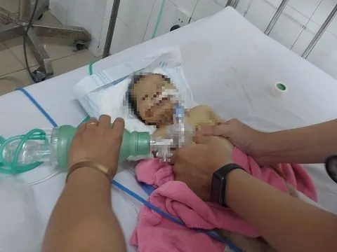 Sức khỏe cháu bé bị bỏ rơi giữa rừng ở Quảng Nam chuyển biến xấu