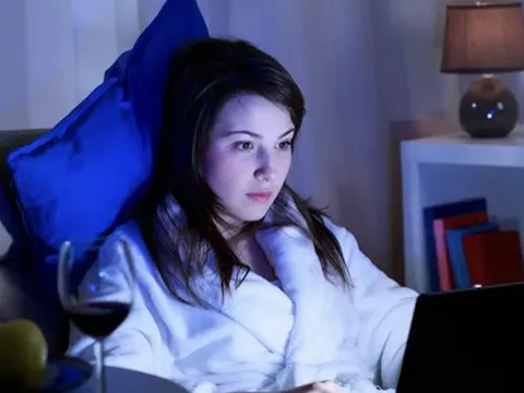 Trẻ vị thành niên thức khuya dễ gặp các vấn đề về cảm xúc và hành vi