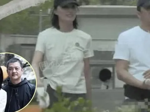 Lý Á Bằng rời biệt thự triệu USD, cùng vợ trẻ hoa hậu về quê sống