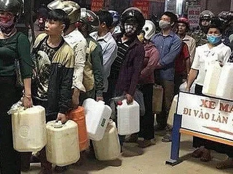 Bộ Công Thương: Không cấm người tiêu dùng mua xăng bằng chai, can đem về
