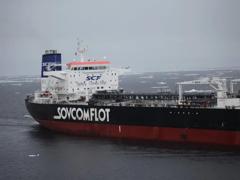 Nga ‘điên cuồng’ bán dầu trước ngày lệnh trừng phạt của EU có hiệu lực