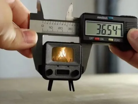 Độc đáo chiếc tivi nhỏ nhất thế giới, kích thước chỉ bằng tem thư