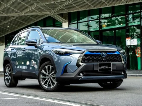 Toyota Corolla Cross sắp bỏ bớt phiên bản chạy xăng