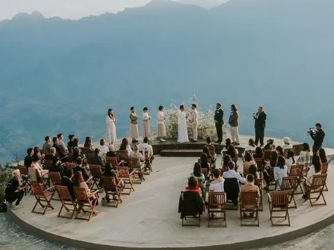 Đám cưới ở nơi cao 1600m so với mực nước biển lộng lẫy và thanh lịch trong ánh hoàng hôn tại Sapa
