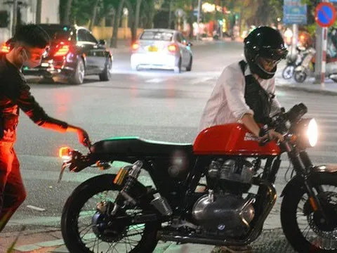 Ảnh, clip: Cảnh sát 141 hoá trang xử lý các thanh niên Hà Nội nẹt pô, hú còi 'càn quấy' trên phố