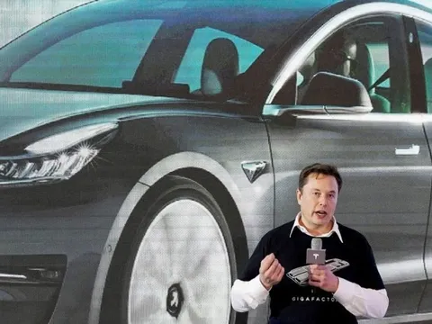 Tesla bị nghi ngờ muốn xuất khẩu ngược xe điện từ Trung Quốc sang Mỹ, tỷ phú Elon Musk chỉ đáp lại ngắn gọn "Sai"