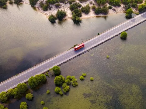 Những hồ nước tuyệt đẹp giữa "sa mạc" cát sau mùa lũ