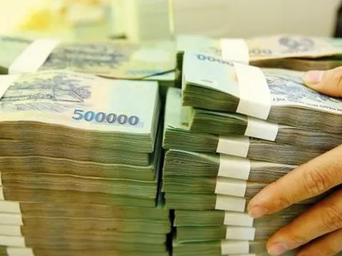 Có tiền tỷ lúc này nên mua đất hay gửi tiết kiệm?