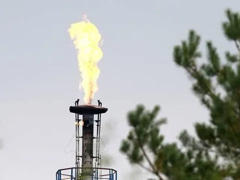 Ba Lan muốn mua dầu của Nga bất chấp lệnh cấm vận của EU