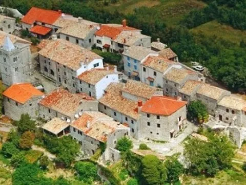 Khám phá thị trấn nhỏ nhất hành tinh với kiến trúc vô cùng độc đáo