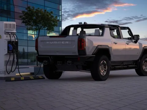 Hummer bản điện "kế thừa" tốt bản xăng: Ngốn điện như ngốn xăng, 1 triệu đồng/tiếng sạc