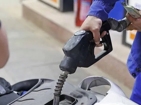 Xử lý nghiêm hành vi vi phạm đối với việc ngừng, không cung cấp xăng dầu