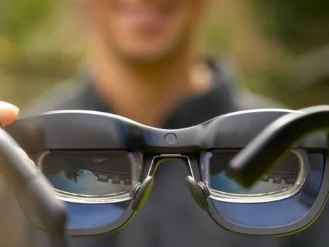 Kính thực tế ảo chuyển tiếng nói thành chữ viết