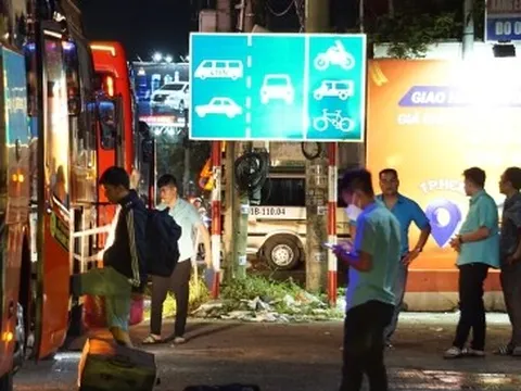 Nhiều doanh nghiệp 'cạn' đơn hàng, công nhân ngậm ngùi khăn gói về quê