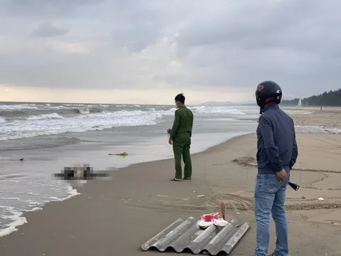 Bàng hoàng phát hiện thi thể trên bãi biển