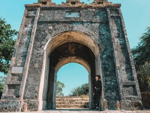 Ngắm đèo Ngang trữ tình ở đời thực, chinh phục ‘cổng trời’ cổ kính trên đỉnh đèo