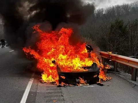 Gần 45.500 lít nước mới dập tắt đám cháy một chiếc xe điện, gấp 24 lần đám cháy xe xăng