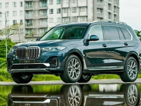 Hàng ghế sau xe sang tại CCA 2022: Cuộc đua trang bị và sự thoải mái