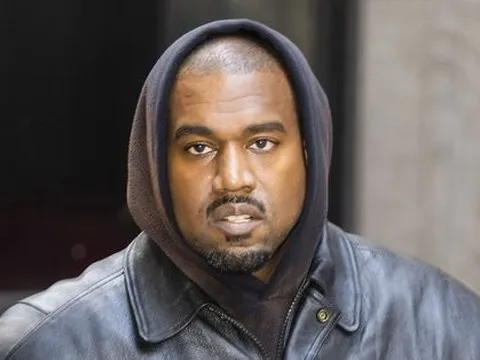 Kanye West bán các thiết kế của Balenciaga, adidas và GAP với giá "bèo bọt"