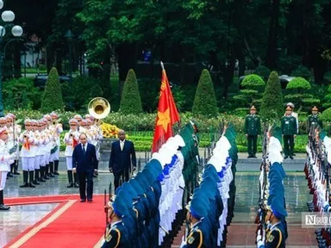 Chủ tịch nước Nguyễn Xuân Phúc chủ trì lễ đón Tổng thống Uganda