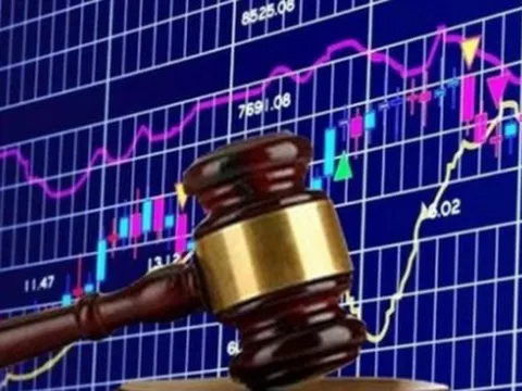 Loạt doanh nghiệp giấu thông tin, bán chui chứng khoán bị xử lý