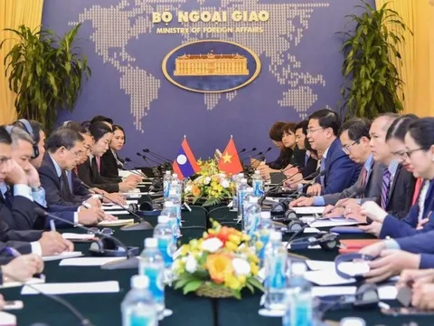 Không ngừng củng cố quan hệ chính trị và hợp tác song phương Việt-Lào