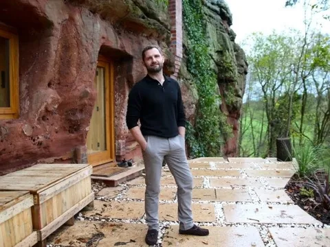 ‘Bỏ phố về rừng’, người đàn ông chi tiền tỷ mua hang đá xây nên căn nhà có 1-0-2