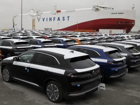 Xe Xanh: VinFast xuất khẩu lô xe điện VF 8 đầu tiên